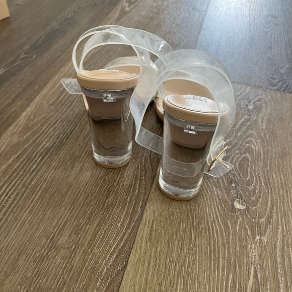 Steve Madden, Clear heels. Brand New! Never worn, straight out the box! - Picture 3 of 3